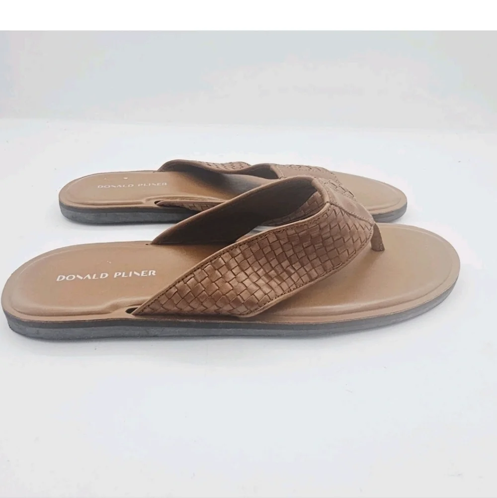 Donald J Pliner Palmer Calf Leather Flip-Flops Saddle/Cognac Size 12M NWOB